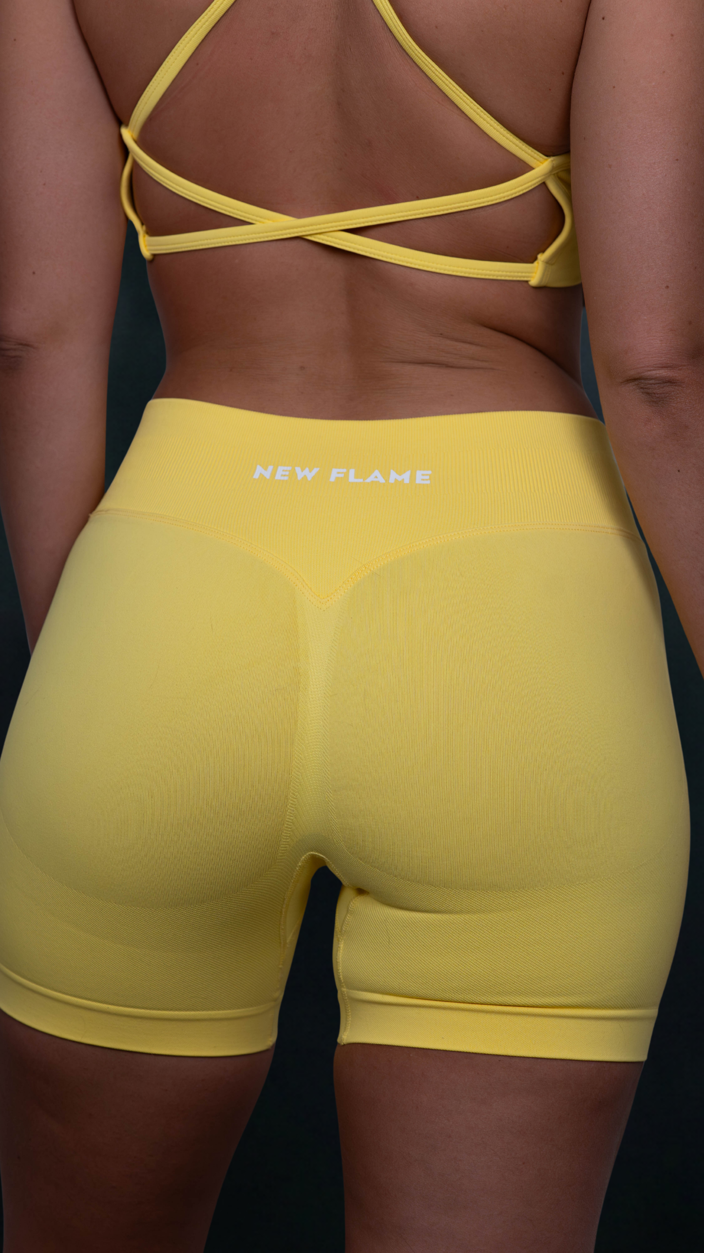 Aura Short - Amarillo